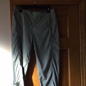 Zenergy Embroidered Stretch Capri